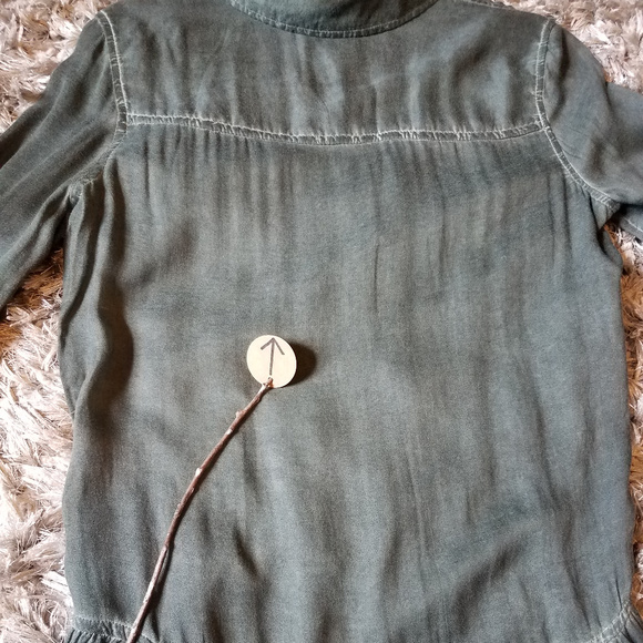 a.n.a. Olive Green Hi-lo Peplum Long Sleeve hi-lo style Blouse shirt top size XS - Picture 7 of 8